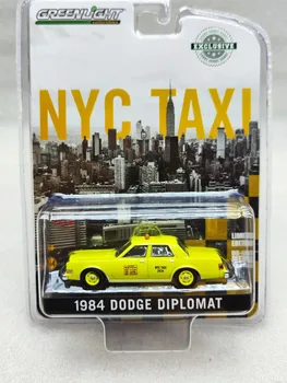 1:64 1984 Dodge Diplomat-такси Нью-Йорка, Отлитая под давлением модель автомобиля из металлического сплава, Игрушки для подарочной коллекции