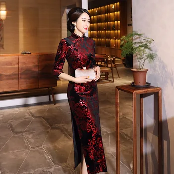 2023 Весеннее Золотое Бархатное Улучшенное Свадебное Платье Cheongsam Banquet С Рукавами Три четверти в Китайском Стиле для Матери Ципао для Женщин