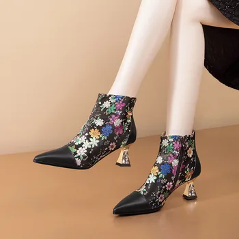 Phoentin / высококачественные ботильоны в этническом стиле; женская обувь в стиле пэчворк с вышивкой; короткие ботинки на высоком каблуке с острым носком и кристаллами; размер 42 FT2822