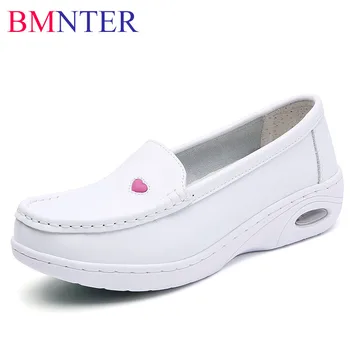 Женская обувь для медсестры в больнице, удобная белая обувь с мягкой подошвой, белый наклонный каблук, увеличенная кожаная педаль дезодоранта