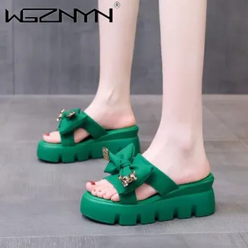 Модные летние туфли на плоской подошве 7 см, тапочки с металлическим декором в виде бабочек, Женские сандалии зеленого цвета, женские пляжные тапочки на платформе, НОВИНКА