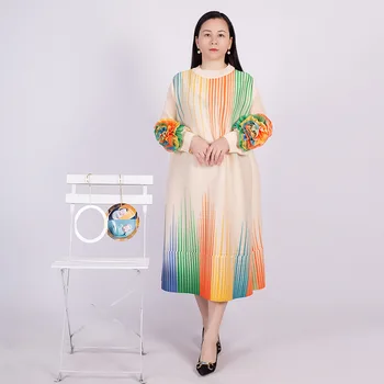 Свободное женское платье Miyake плиссированное 2023, Новое летнее платье с радужным принтом, круглый вырез, длинный рукав, Темпераментная вышивка.